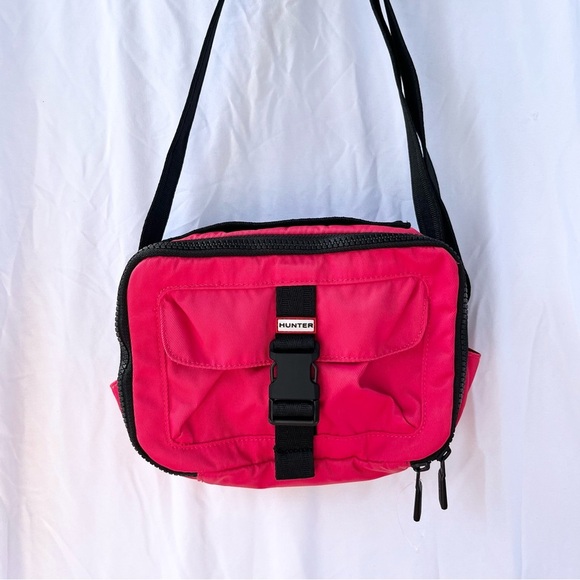 HUNTER | RED NYLON CONVERTIBLE CROSSBODY WAIST PACK SLING FANNY PACK - Picture 2 of 6